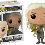 Daenerys Targaryen avec dragon doré